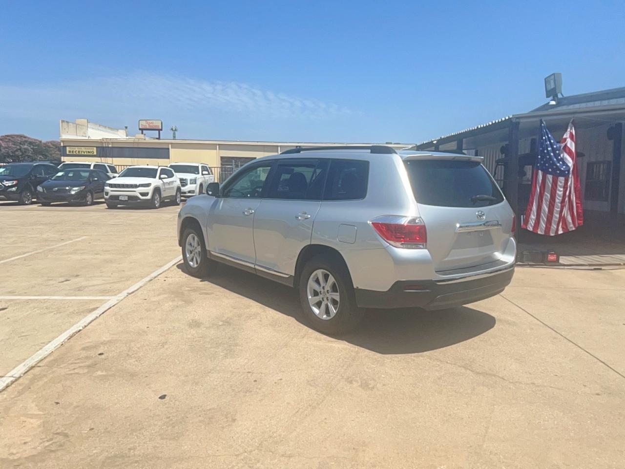 2012 Toyota Highlander Base Silver vin: 5TDBK3EH1CS094863