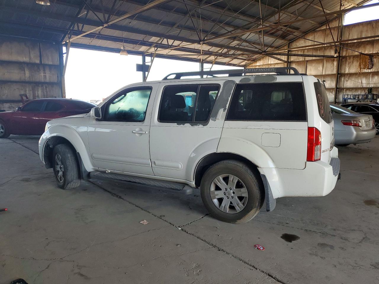 2005 Nissan Pathfinder Xe White vin: 5N1AR18U35C714200