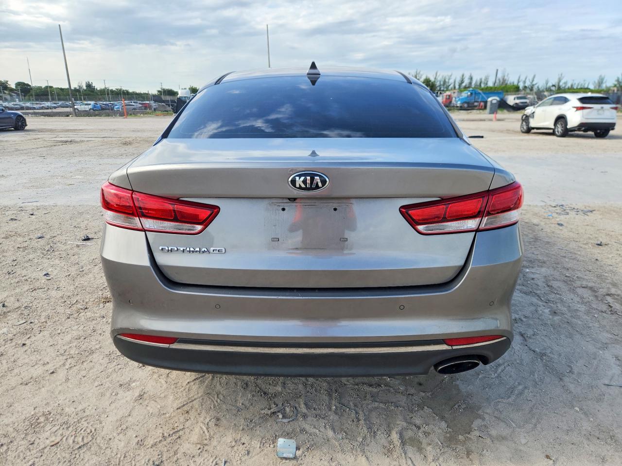 2018 Kia Optima Lx Gray vin: 5XXGT4L3XJG225092