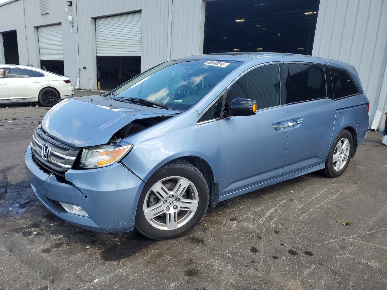 2013 Honda Odyssey Touring Blue vin: 5FNRL5H91DB004483