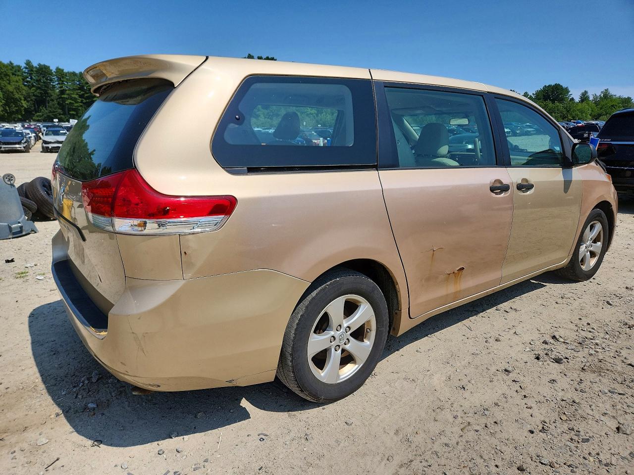2013 Toyota Sienna L 7-passenger Beige vin: 5TDZK3DC2DS360929