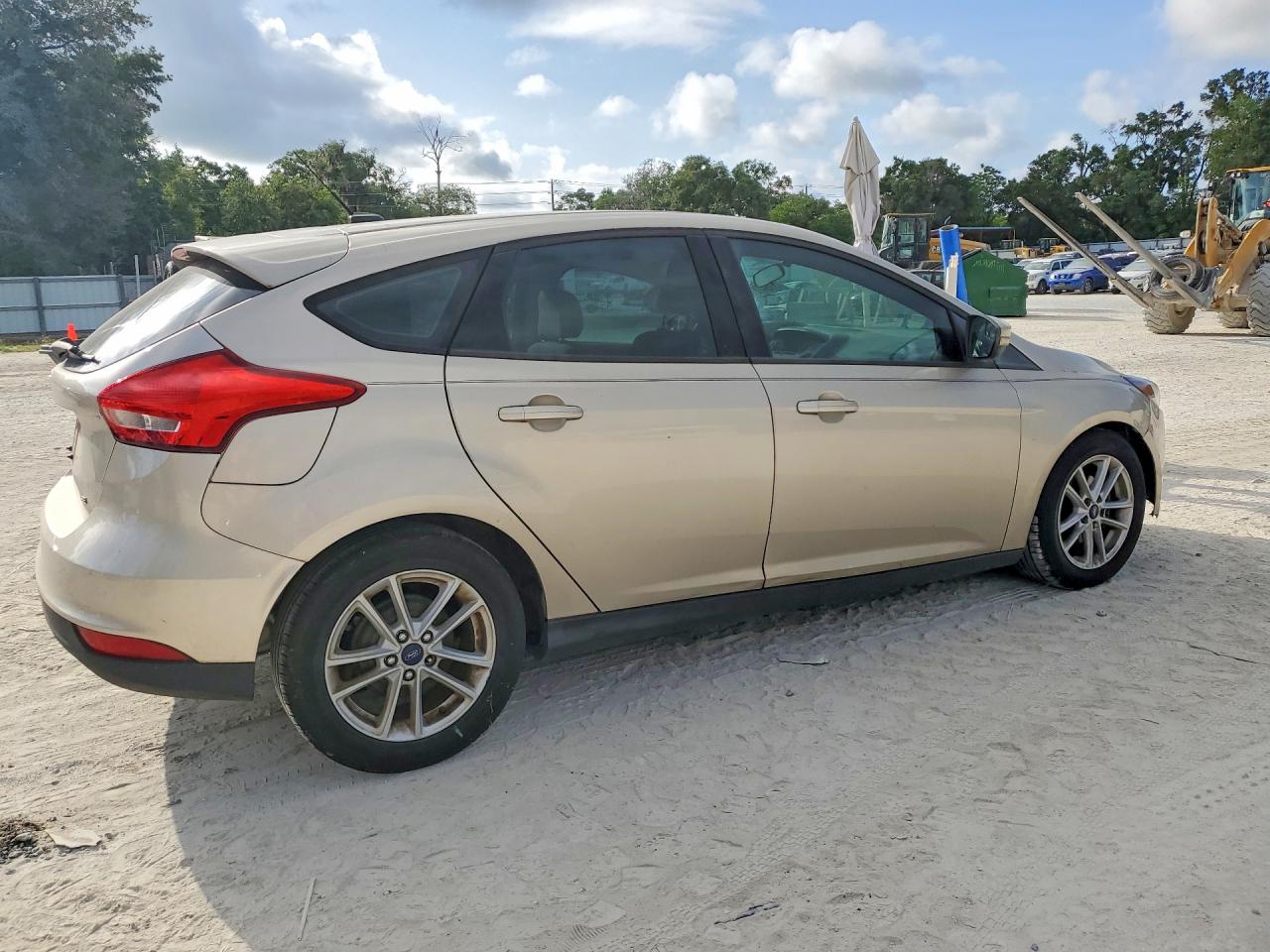 2017 Ford Focus Se Tan vin: 1FADP3K26HL241963