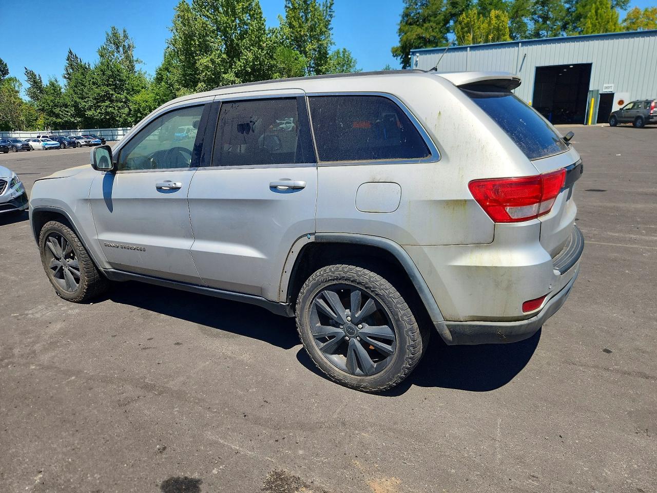 2013 Jeep Grand Cherokee Laredo Silver vin: 1C4RJEAG5DC588432