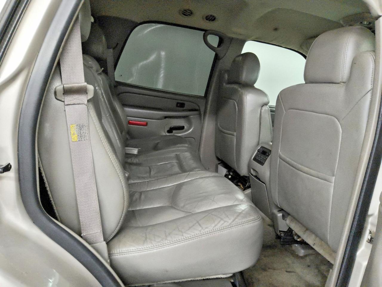 2004 Chevrolet Tahoe C1500 Tan vin: 1GNEC13T54R174096