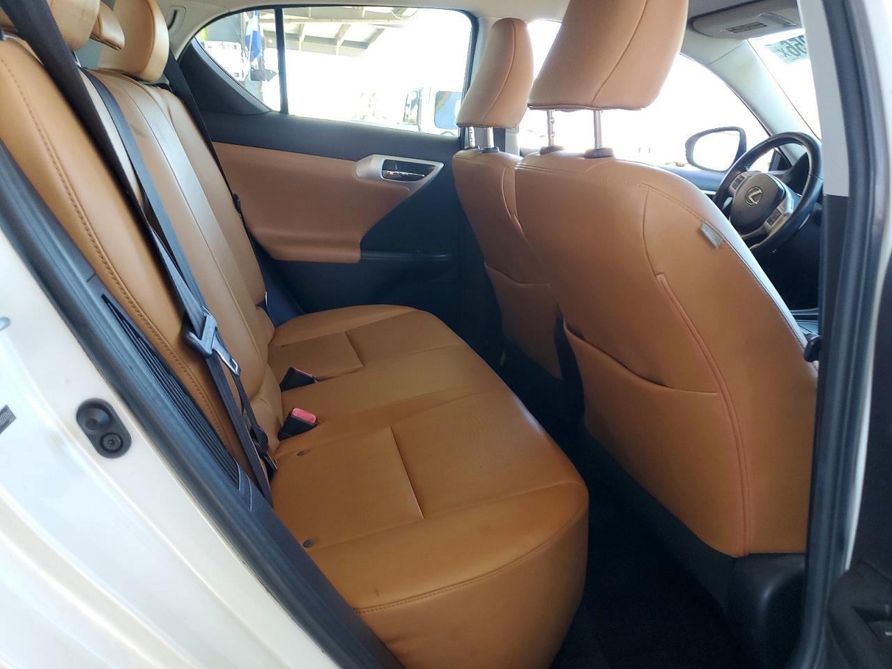 2011 Lexus Ct 200 White vin: JTHKD5BH6B2030641