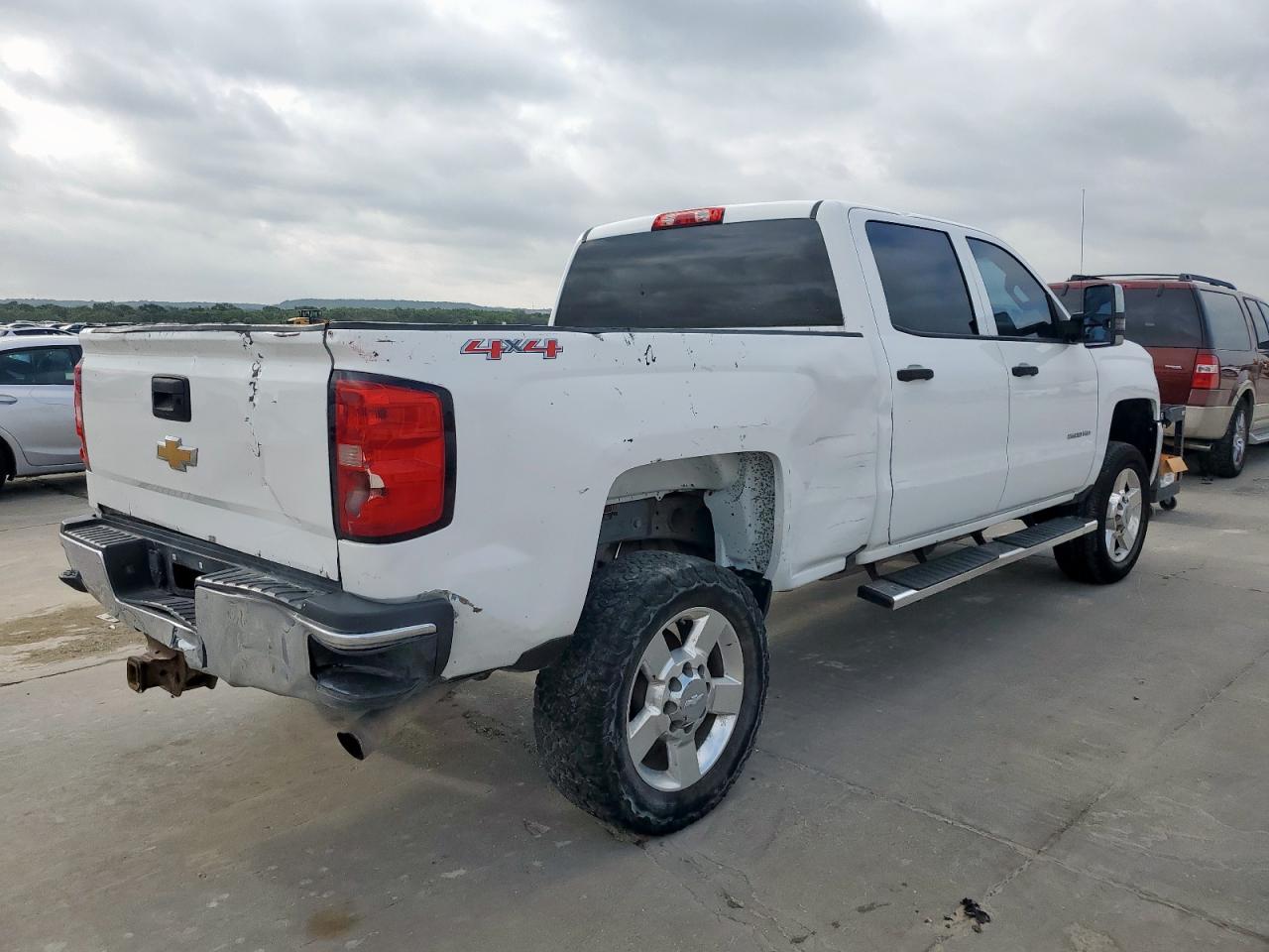 2016 Chevrolet Silverado K2500 Heavy Duty   White vin: 1GC1KUEG1GF136530