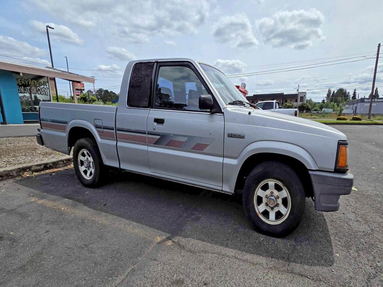 1989 Mazda B2200 Cab Plus Silver vin: JM2UF3135K0720502