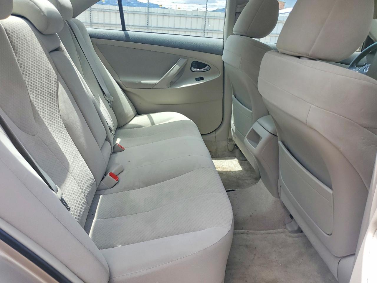 2009 Toyota Camry Le Gold vin: 4T1BE46K39U355918