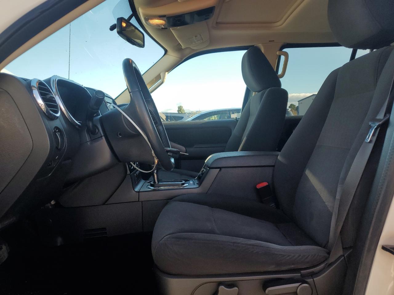 2010 Ford Explorer Xlt Белый vin: 1FMEU7DE3AUA86001