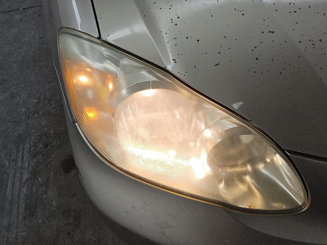 2005 Toyota Corolla Le Beige vin: 1NXBR32E35Z411090 Damage: Right Head Lamp, Faded, Repair Required