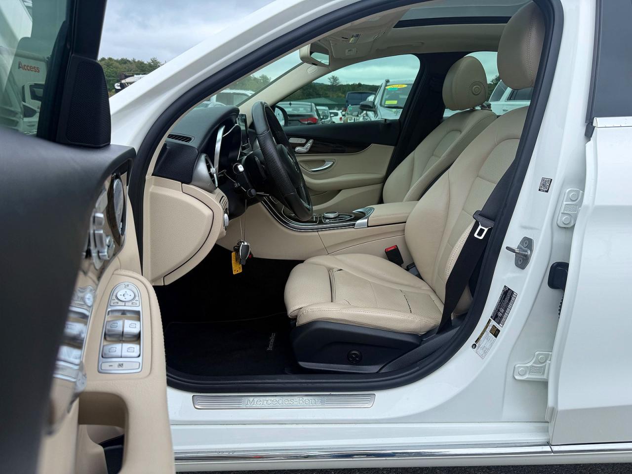 2017 Mercedes-benz C 300 4matic White vin: 55SWF4KB7HU198313