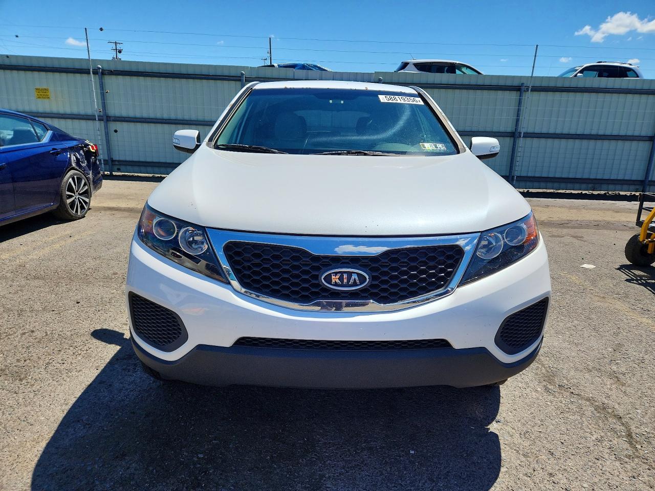 2011 Kia Sorento Lx White vin: 5XYKT3A16BG016211