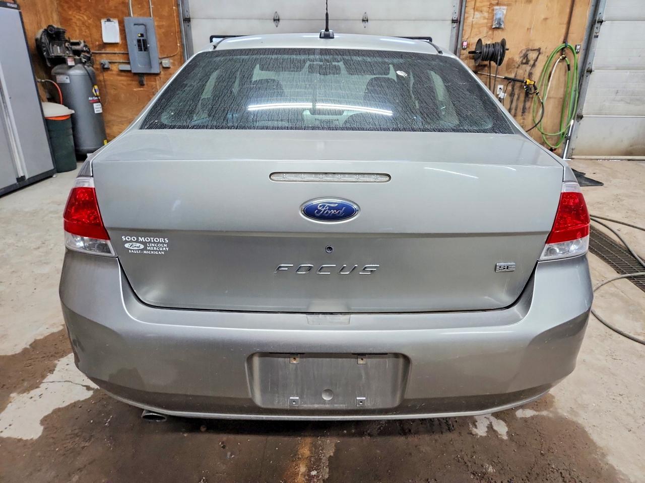 2008 Ford Focus Se Silver vin: 1FAHP35N68W268716