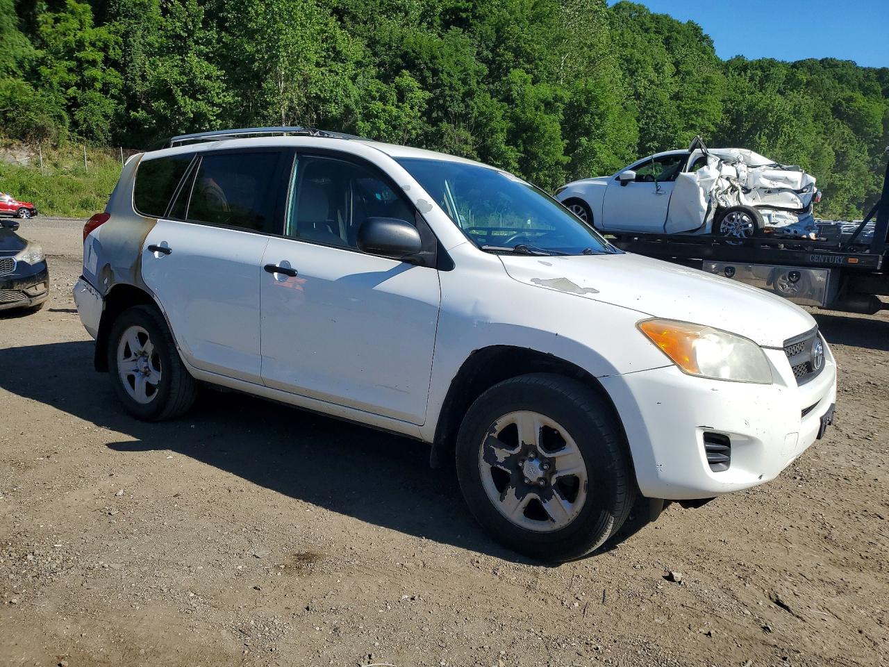 2009 Toyota Rav4 Base White vin: 2T3ZF33VX9W010333