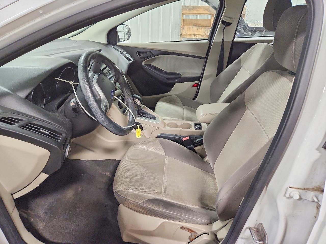 2012 Ford Focus Se Белый vin: 1FAHP3K24CL258660
