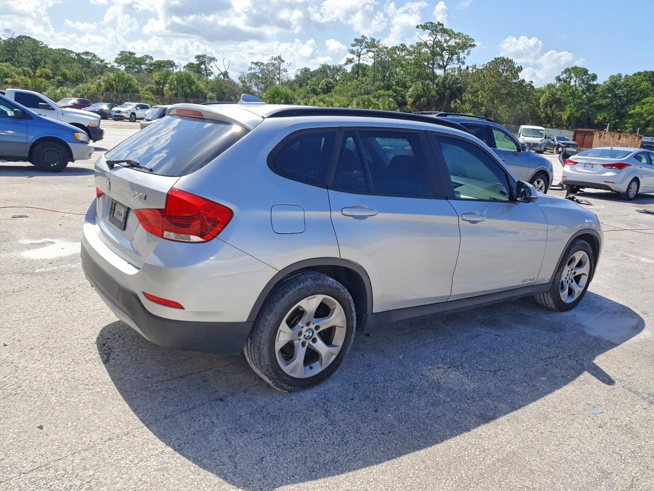 2015 Bmw X1 Sdrive28i Silver vin: WBAVM1C54FV316422