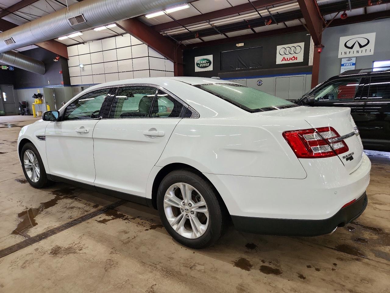 2015 Ford Taurus Sel White vin: 1FAHP2H83FG129067