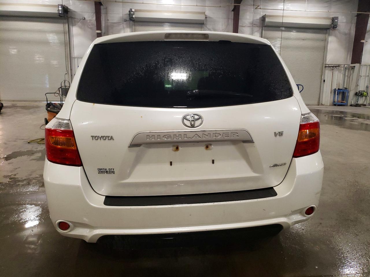 2008 Toyota Highlander Base White vin: JTEES41A882038862