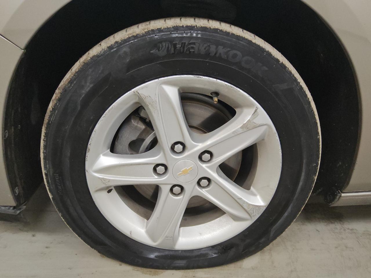 2024 Chevrolet Malibu Ls Золотой vin: 1G1ZB5ST1RF137828 Damage: Left Front Wheel, Curb Rash, > 12 Inches