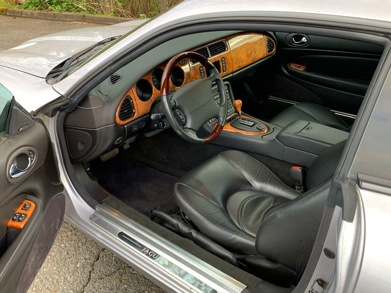 2001 Jaguar Xkr Silver vin: SAJDA41B11PA18414