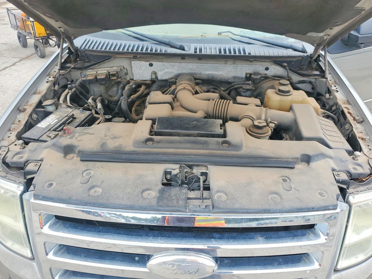 2008 Ford Expedition Xlt Silver vin: 1FMFU16588LA03211