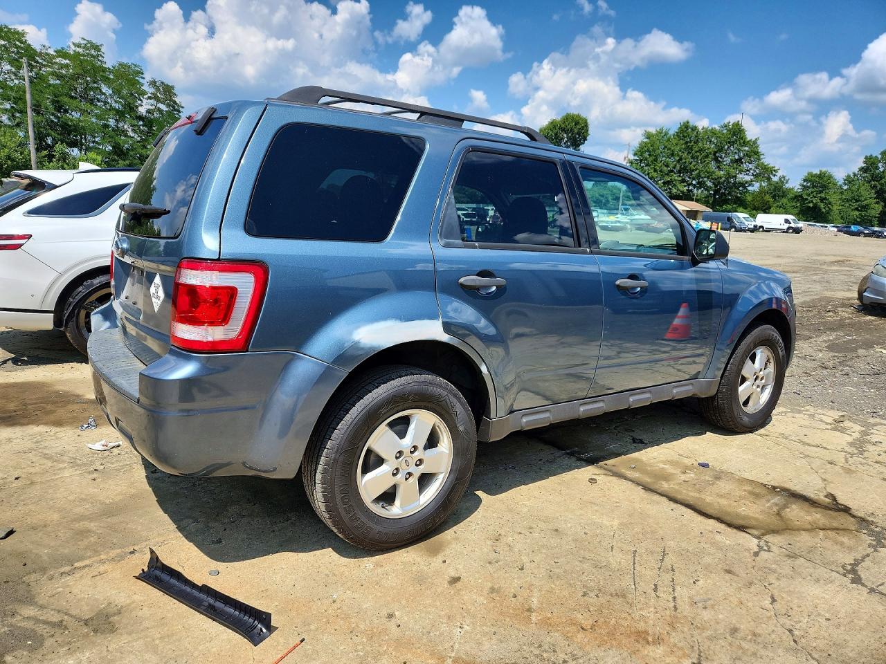 2011 Ford Escape Xlt Blue vin: 1FMCU9D71BKA30835