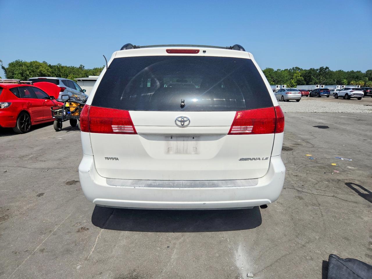 2004 Toyota Sienna Le 7 Passenger White vin: 5TDZA23C24S000090