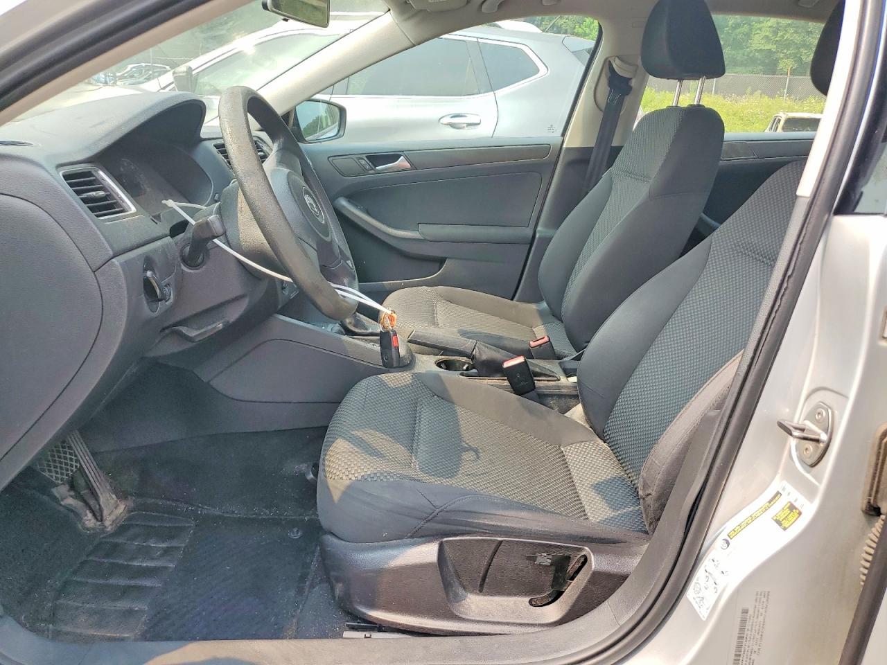 2011 Volkswagen Jetta Silver vin: 3VW2K7AJ2BM360449