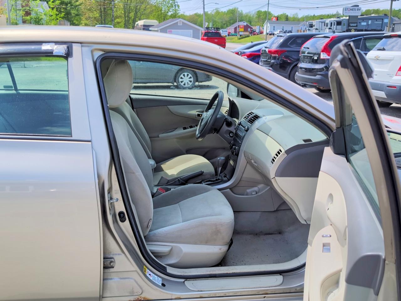 2010 Toyota Corolla Base Gold vin: 2T1BU4EE5AC210075