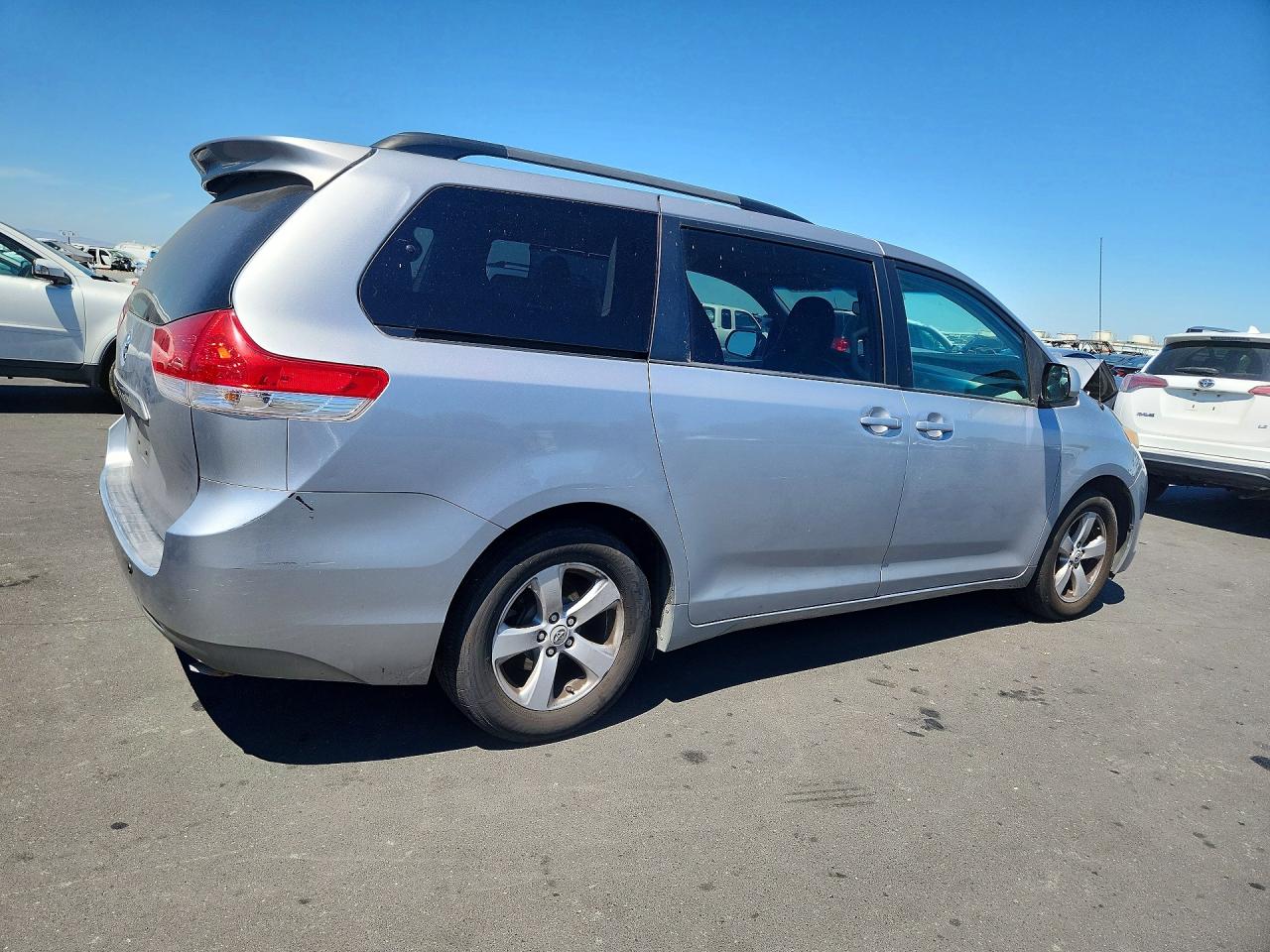 2012 Toyota Sienna Le Silver vin: 5TDKK3DC0CS188576