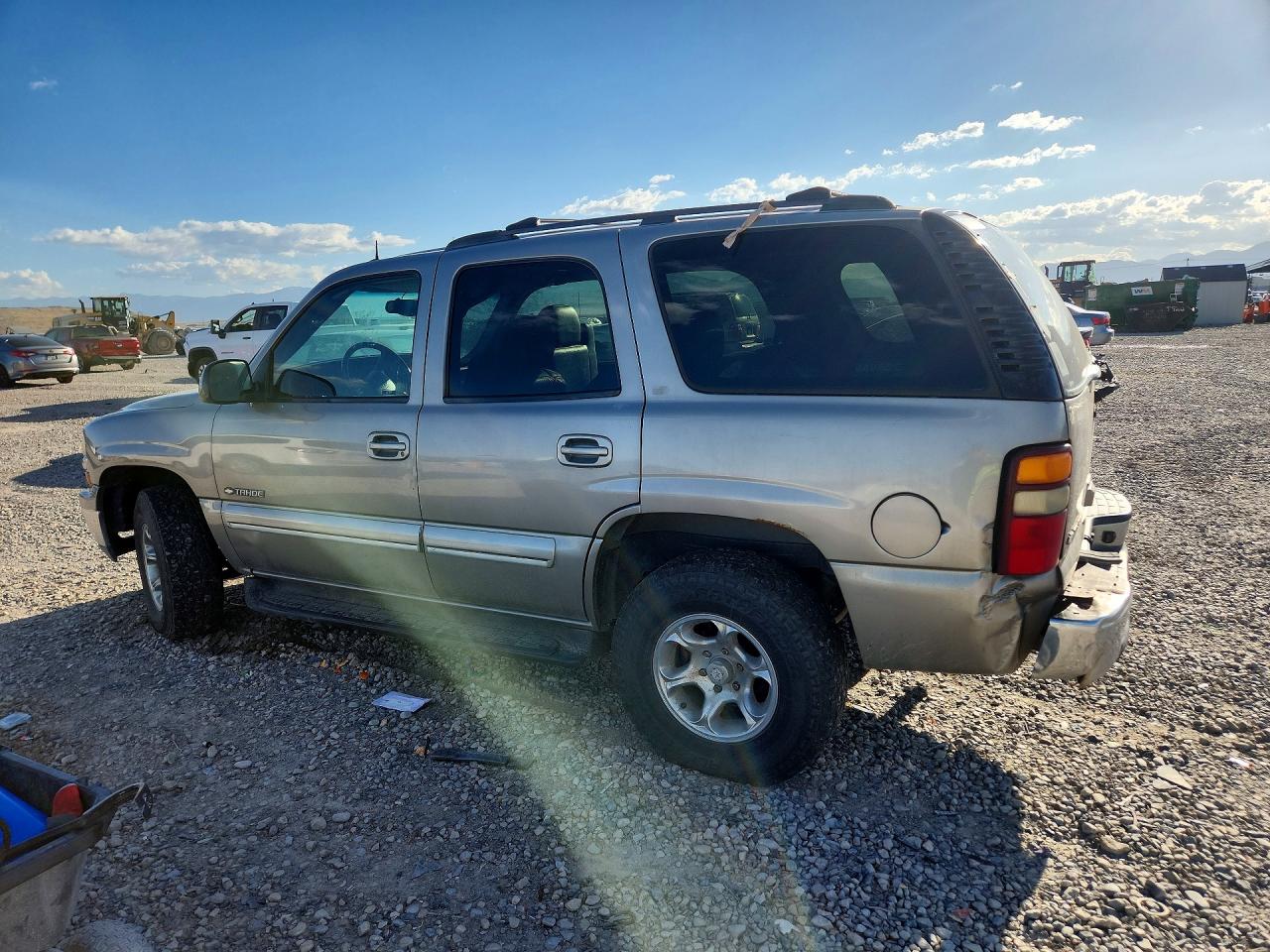 2002 Chevrolet Tahoe K1500 Gold vin: 1GNEK13Z42J302251