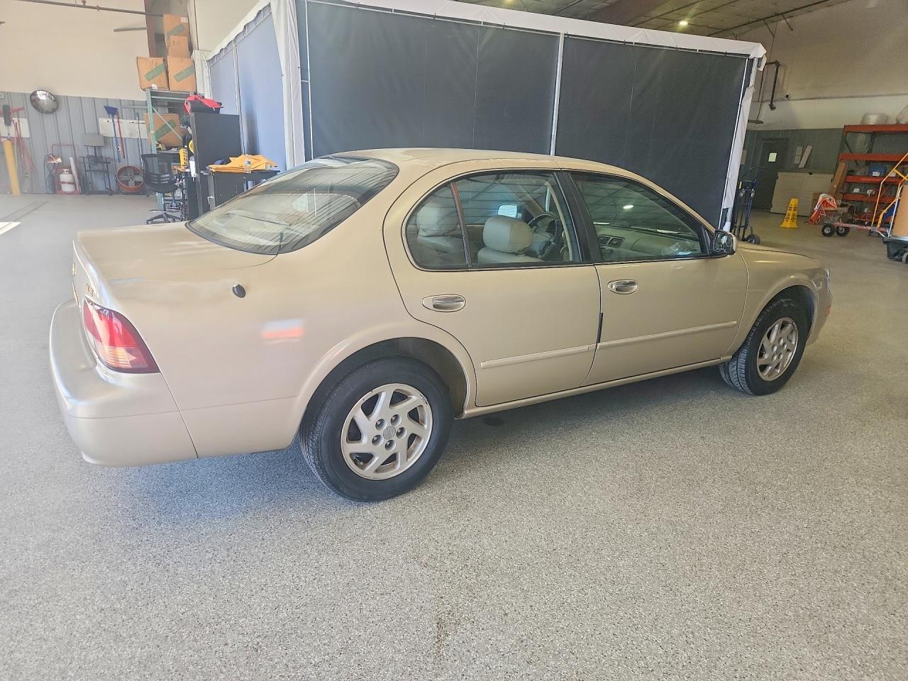 1998 Nissan Maxima Gxe Tan vin: JN1CA21D3WM916456