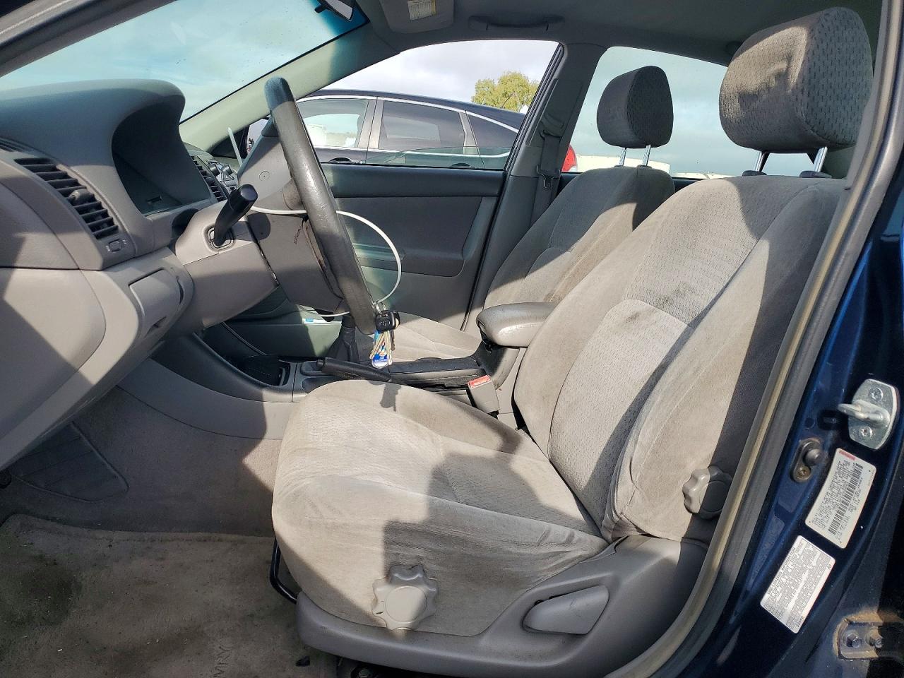2002 Toyota Camry Le Blue vin: JTDBE32K020096063