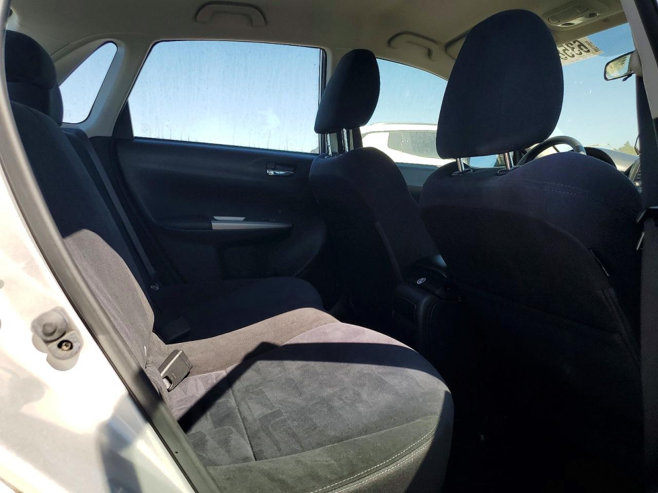 2010 Subaru Impreza 2.5i Silver vin: JF1GE6A64AH517073