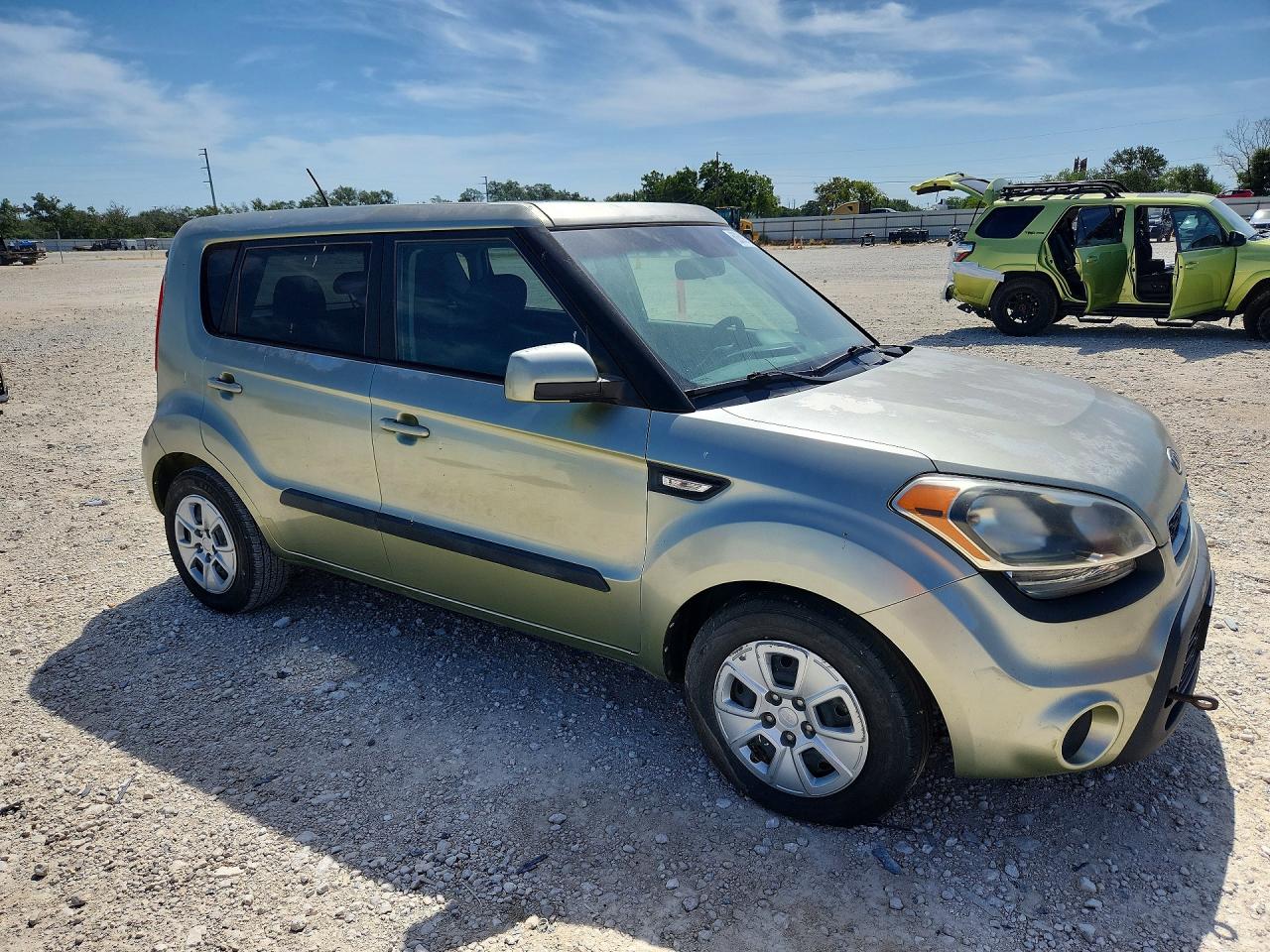 2012 Kia Soul Base Green vin: KNDJT2A54C7360059