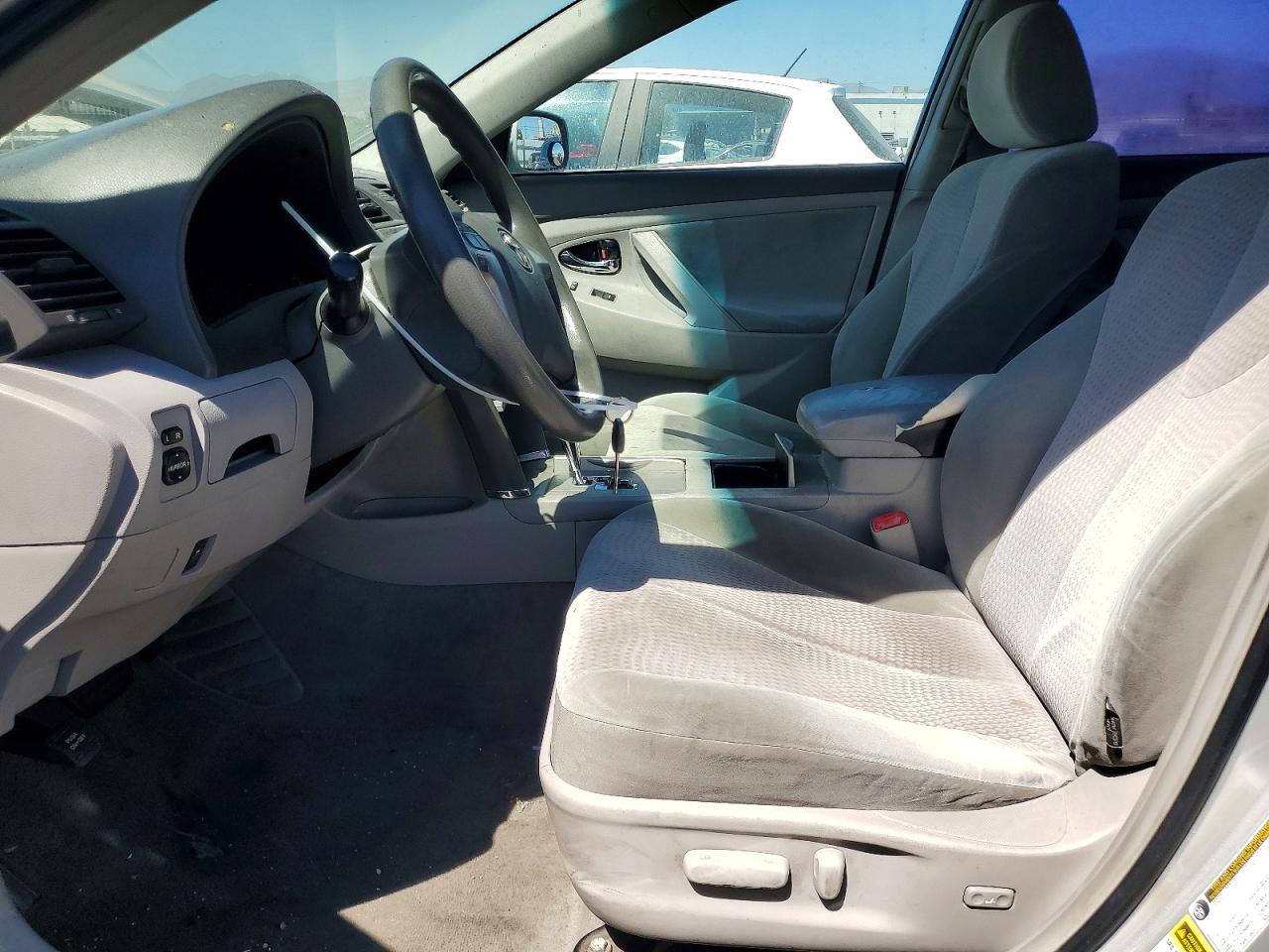 2011 Toyota Camry Le Серебряный vin: 4T4BF3EK3BR113506