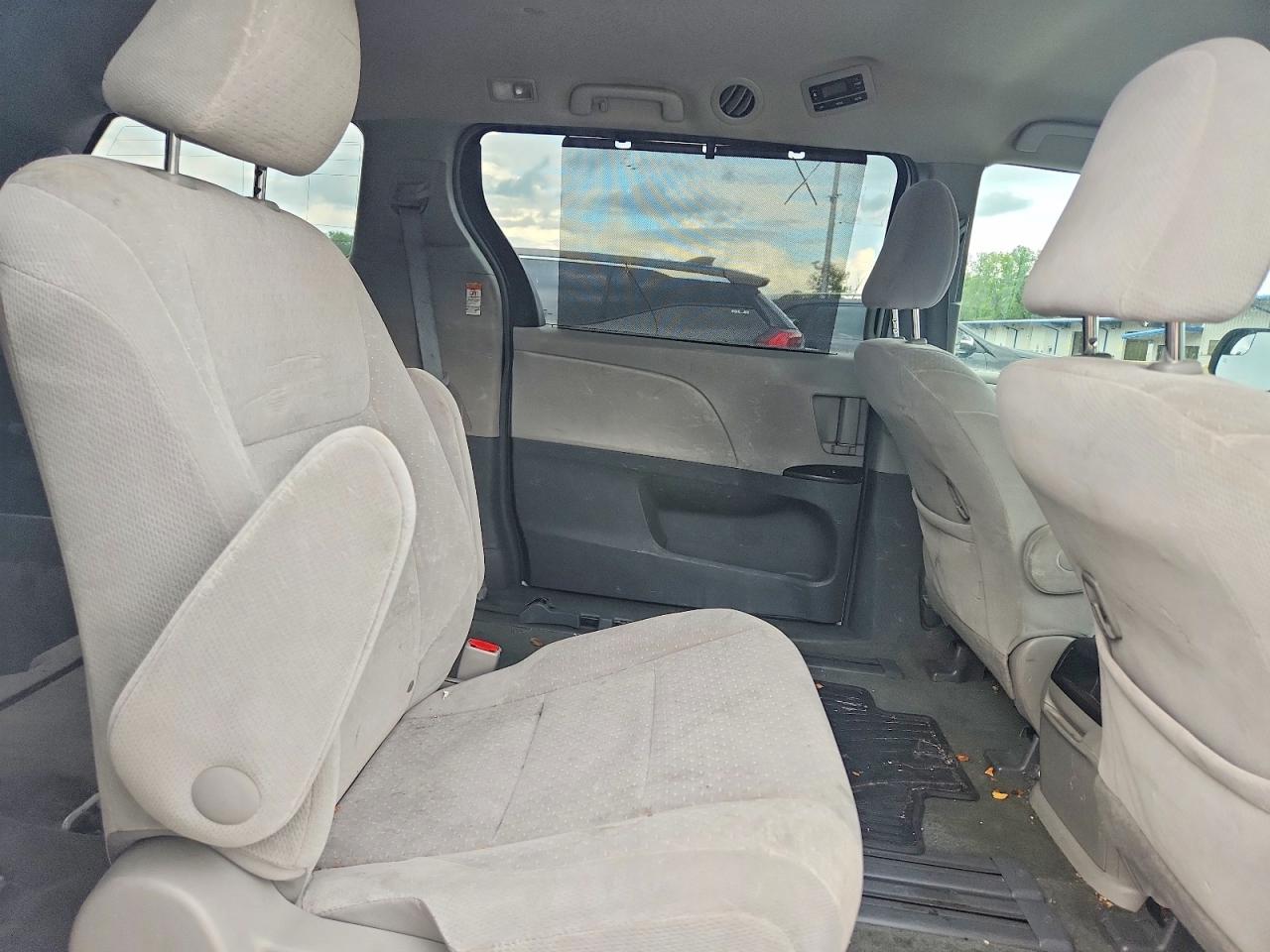 2015 Toyota Sienna Le White vin: 5TDKK3DC4FS539039