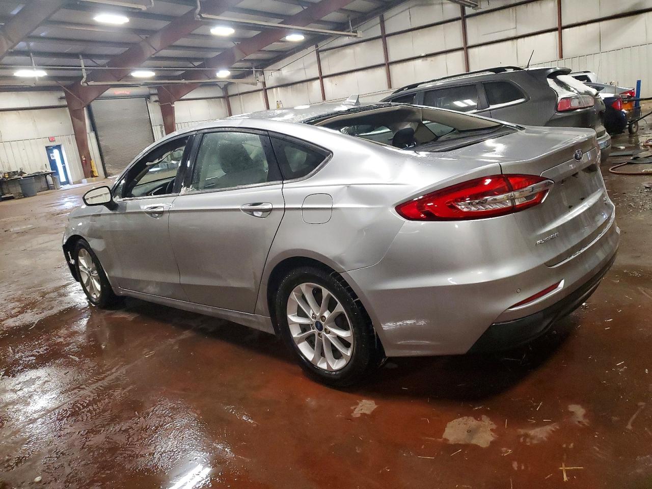2020 Ford Fusion Se Red vin: 3FA6P0HDXLR107631