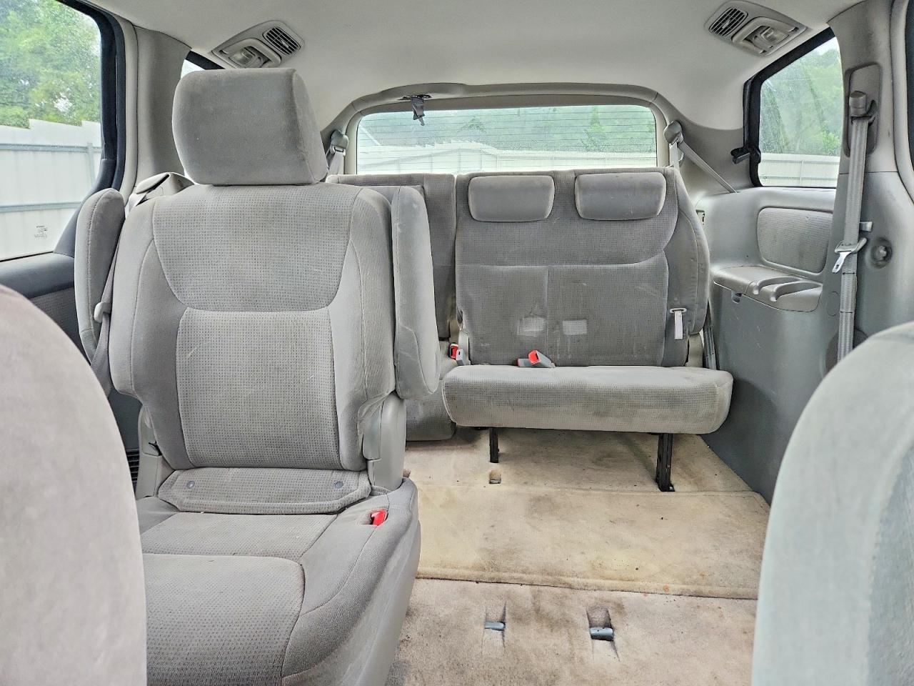 2005 Toyota Sienna Le 7 Passenger Silver vin: 5TDZA23C75S345617