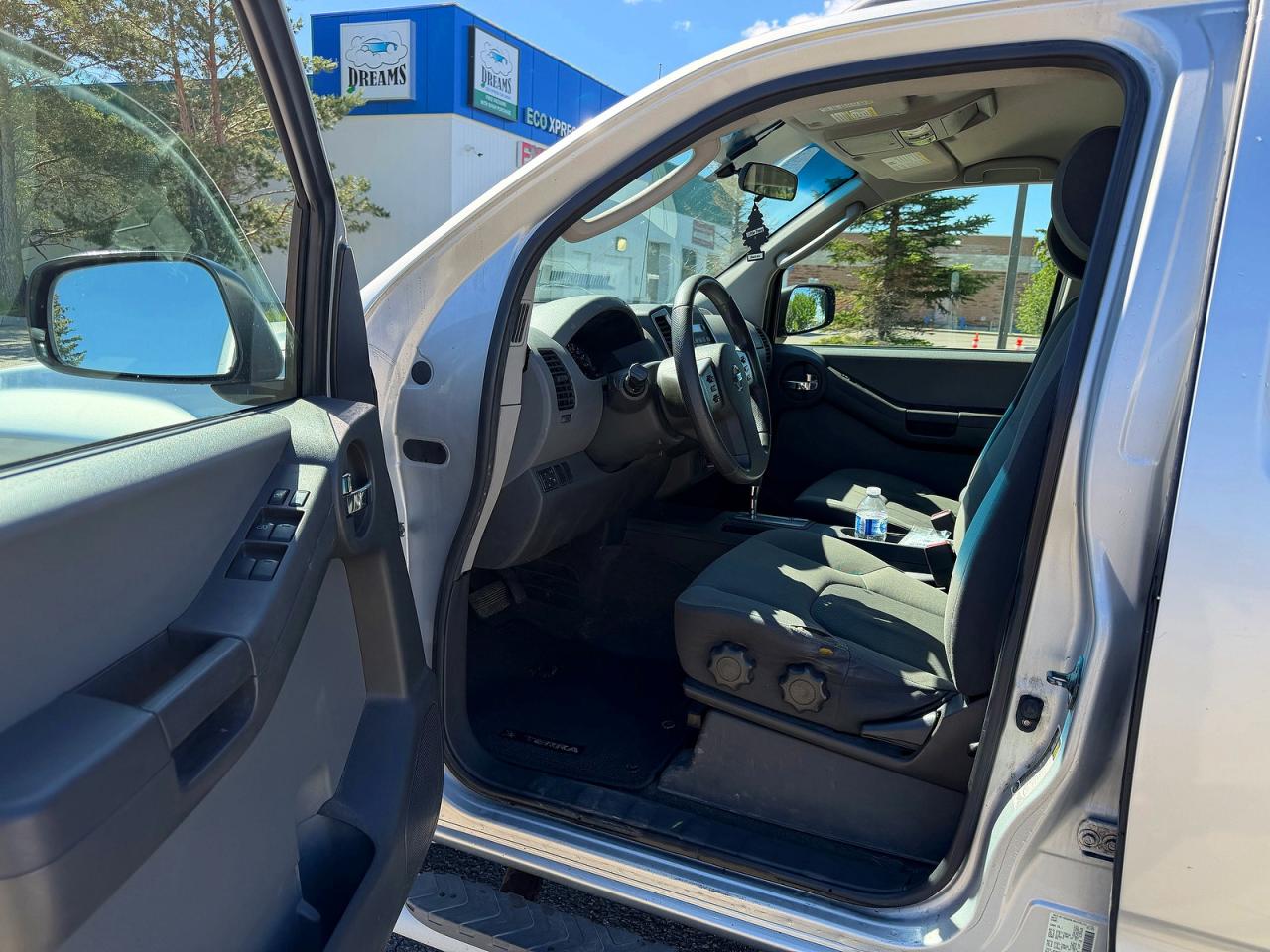 2009 Nissan Xterra Silver vin: 5N1AN08U39C513523