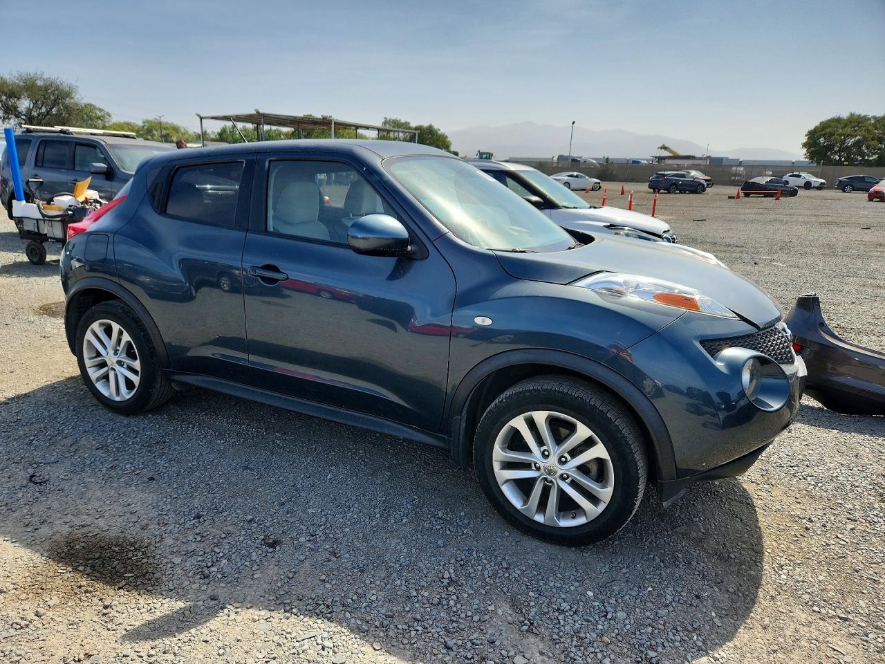 2014 Nissan Juke Sv Blue vin: JN8AF5MRXET354157