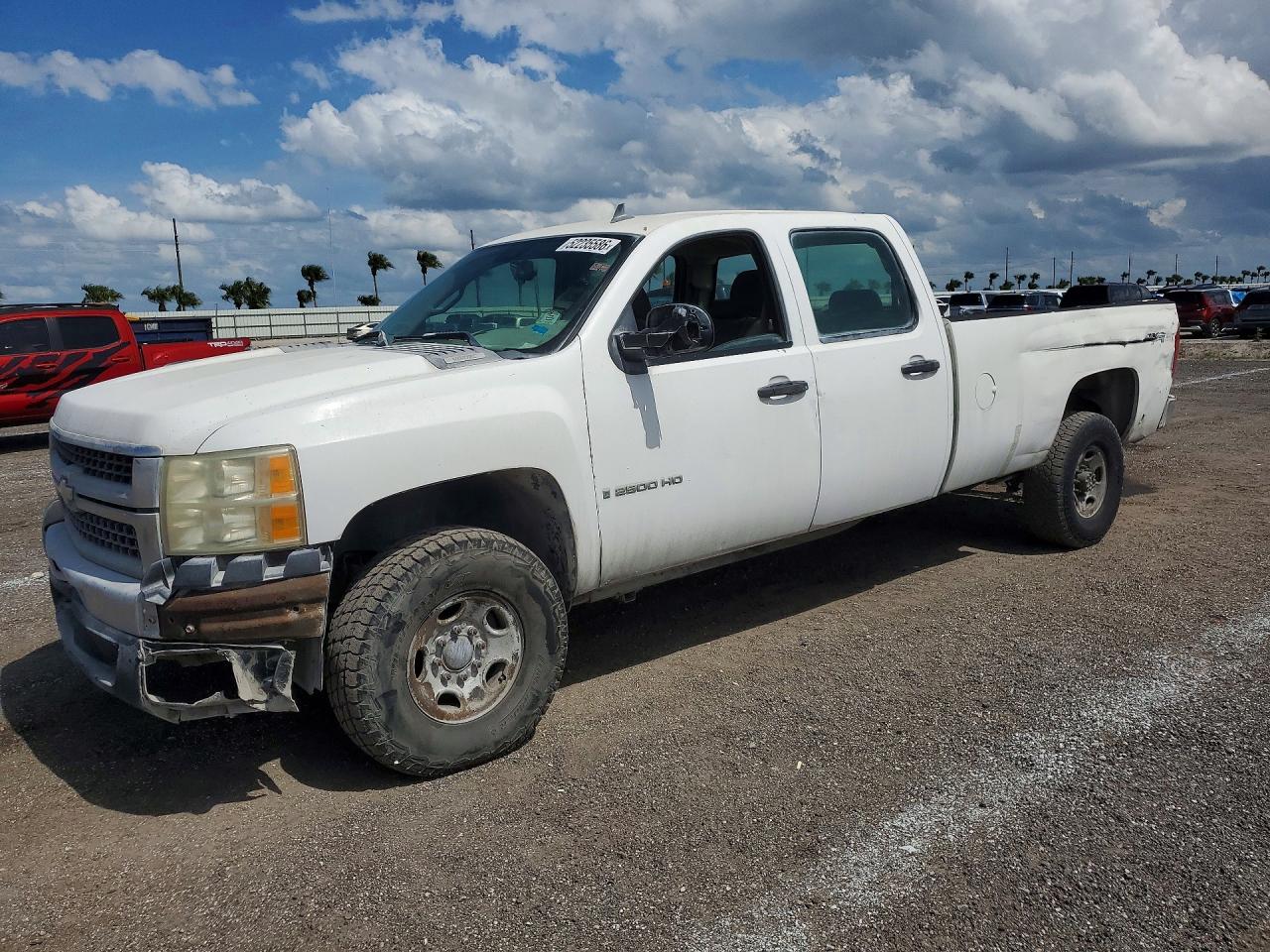 2007 Chevrolet Silverado K2500 Heavy Duty Белый vin: 1GCHK23K57F530901
