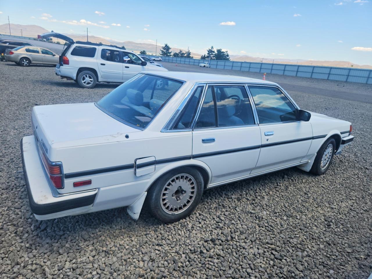 1986 Toyota Cressida Luxury White vin: JT2MX73E3G0058068