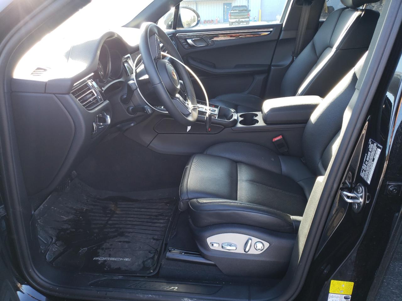2024 Porsche Macan Base Черный vin: WP1AA2A53RLB09375