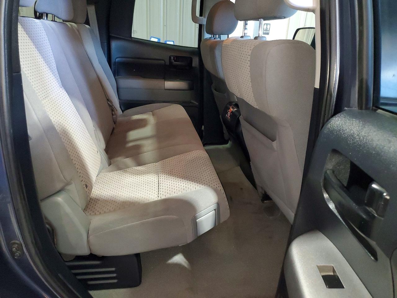 2010 Toyota Tundra Double Cab Sr5 Gray vin: 5TFUW5F15AX117336