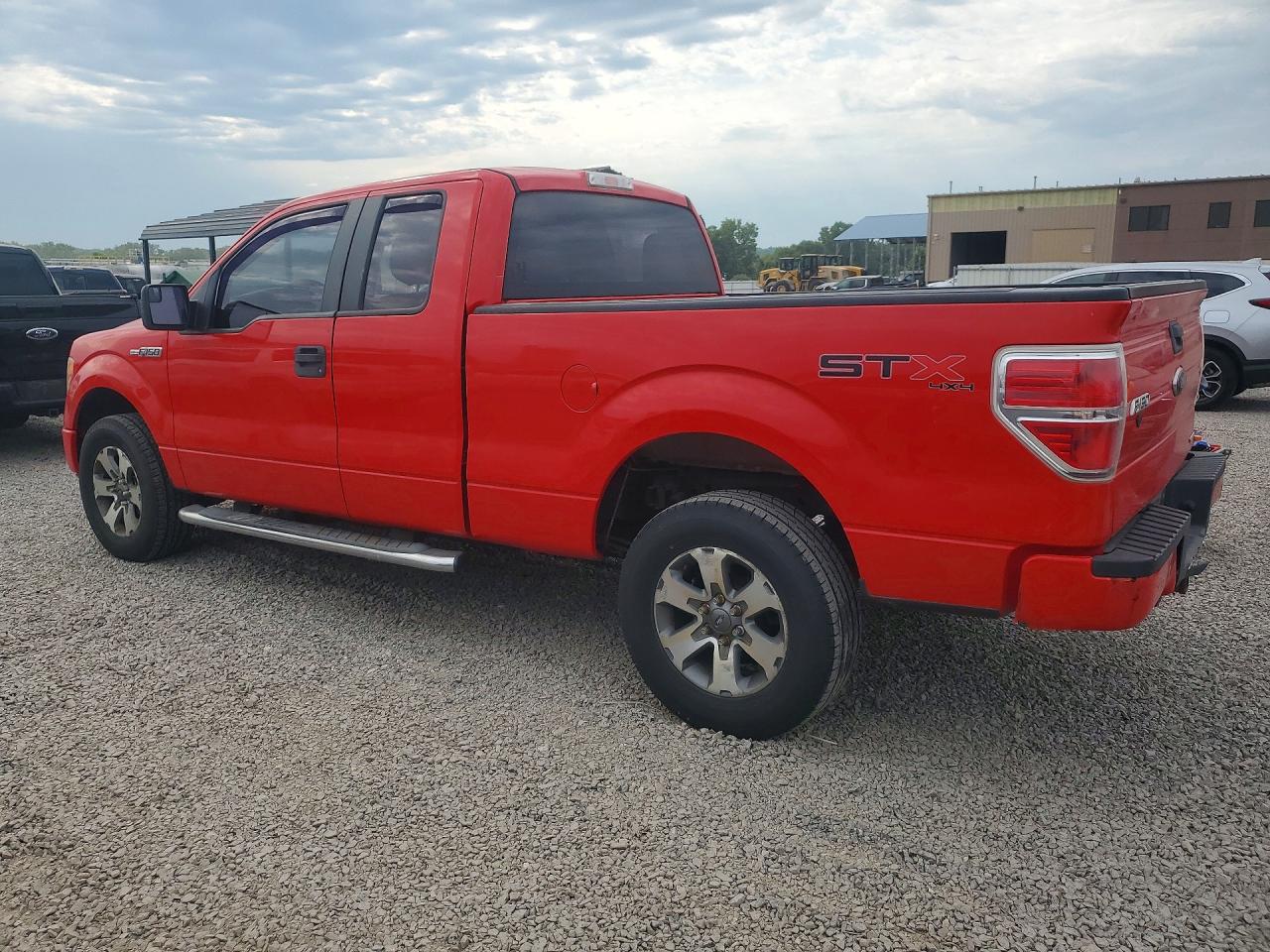 2013 Ford F150 Super Cab Red vin: 1FTFX1EF3DFC61490