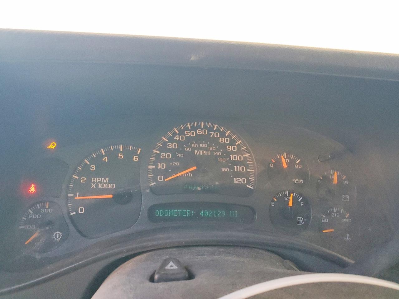 2004 Chevrolet Silverado C2500 Heavy Duty White vin: 1GCHC29U54E152134