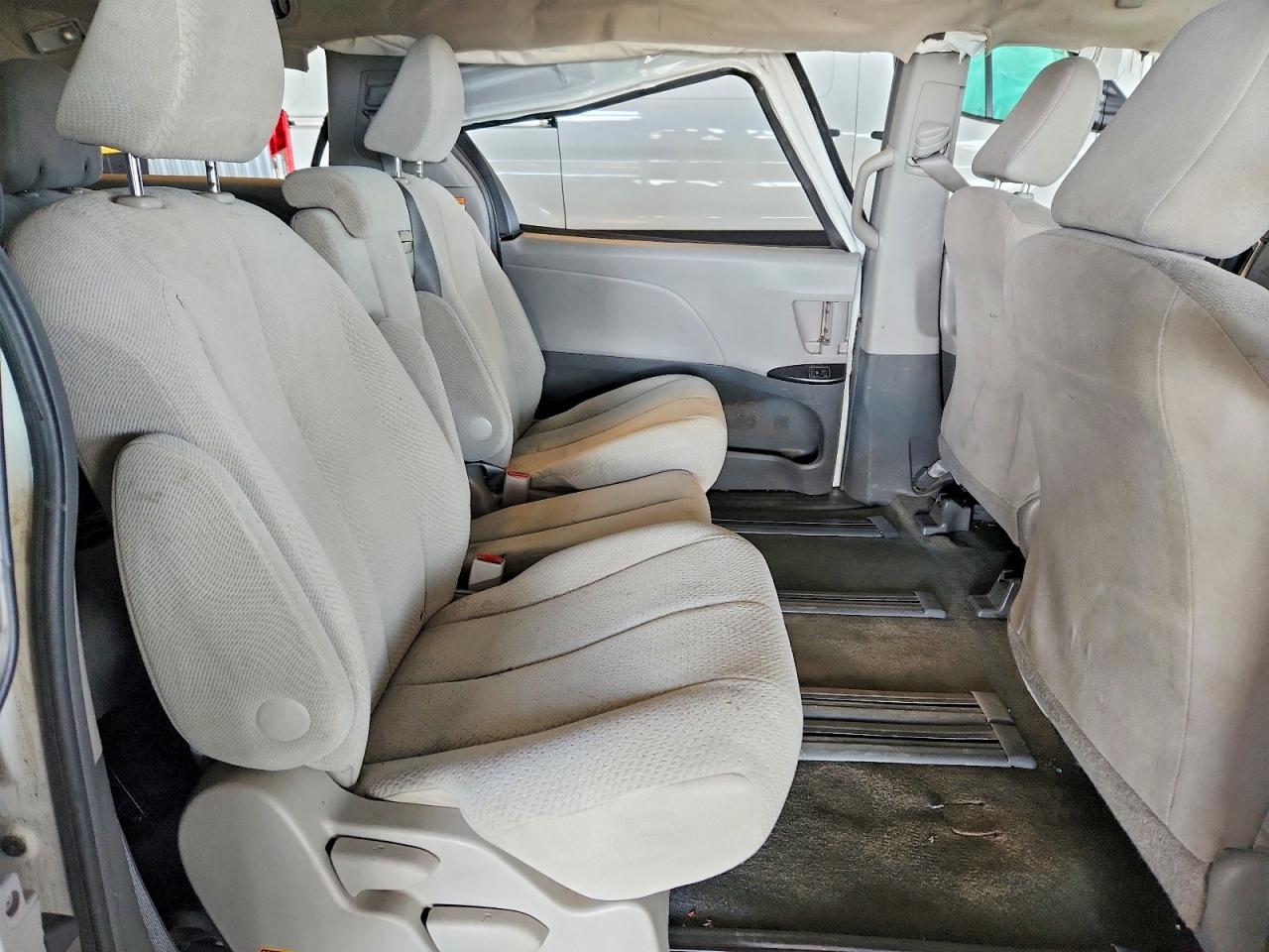 2015 Toyota Sienna L 7-passenger White vin: 5TDZK3DC5FS600753