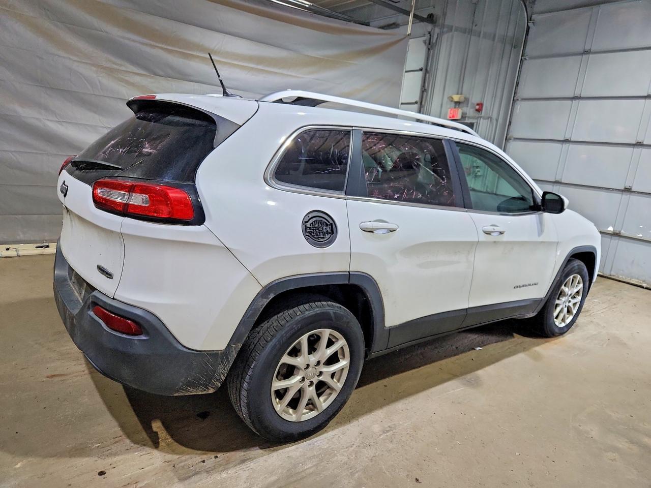 2015 Jeep Cherokee Latitude White vin: 1C4PJMCB0FW635239