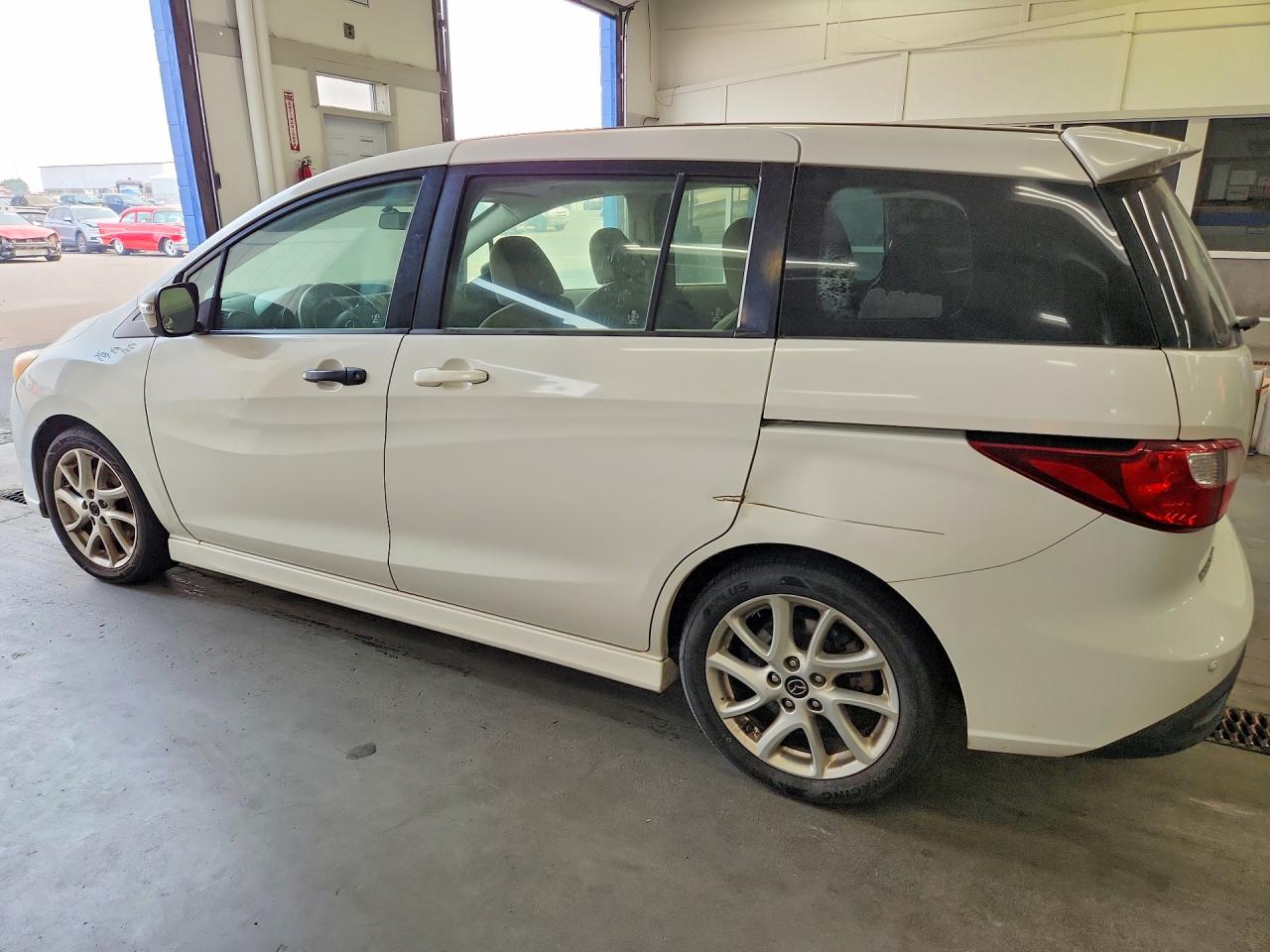 2014 Mazda 5 Touring White vin: JM1CW2CL6E0166818